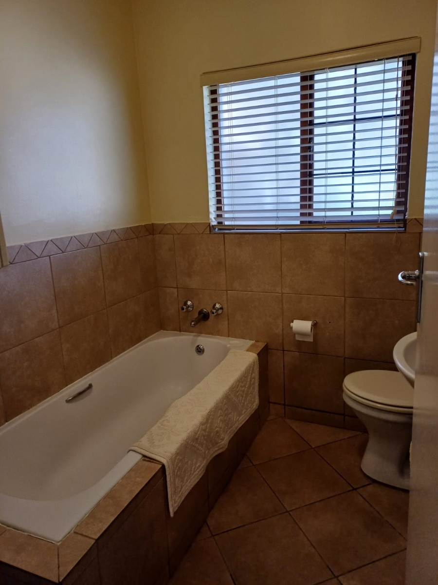 2 Bedroom Property for Sale in The Coves North West